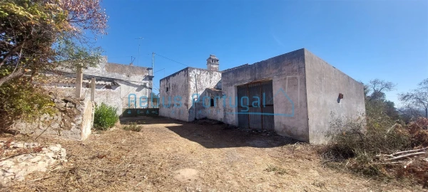 Moradia T4 para Venda em Santa Barbara de Nexe