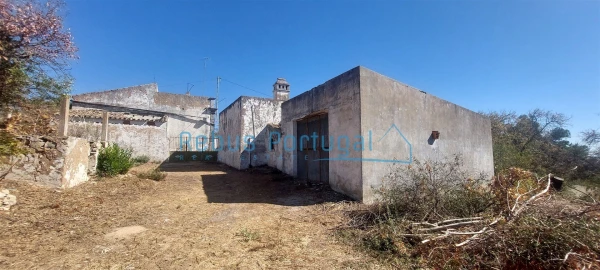 Moradia T4 para Venda em Santa Barbara de Nexe