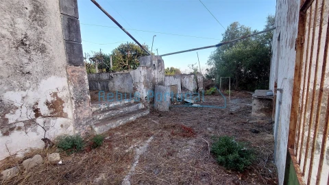 Moradia T4 para Venda em Santa Barbara de Nexe