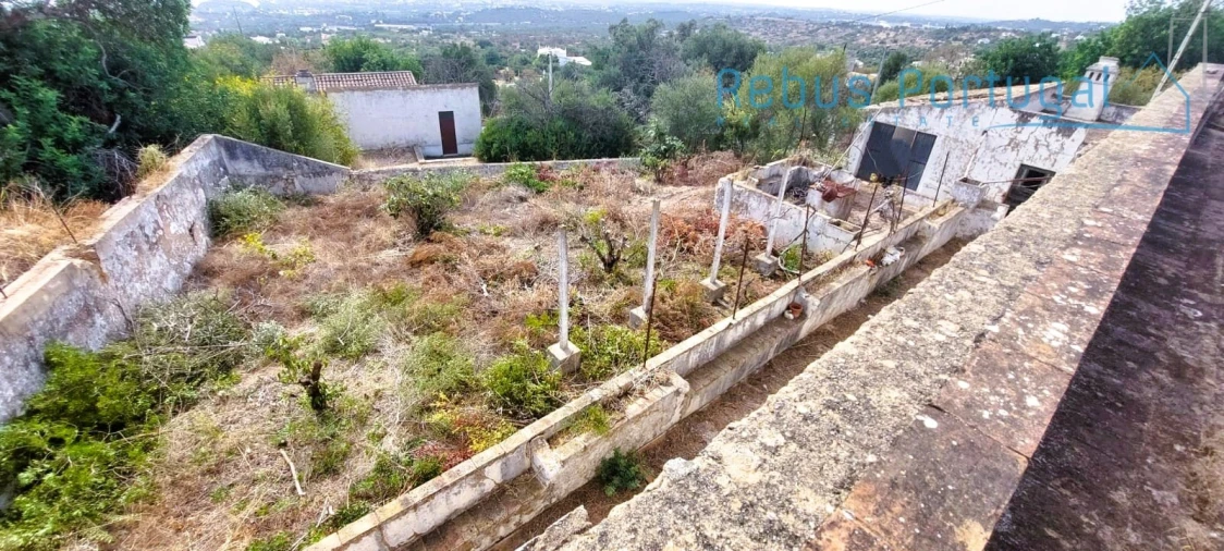 Moradia T4 para Venda em Santa Barbara de Nexe Foto 6