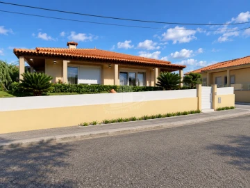 Moradia T3 para Venda em Oleiros