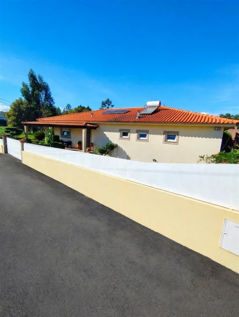 Moradia T3 para Venda em Oleiros