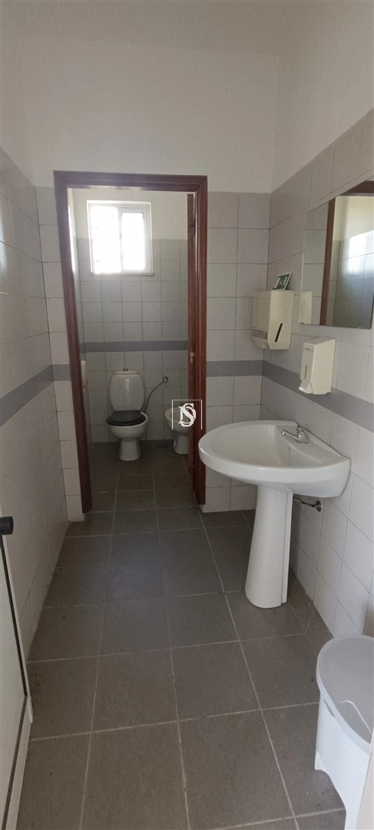 Loja para Arrendamento em Peraboa Foto 26
