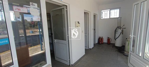 Loja para Arrendamento em Peraboa