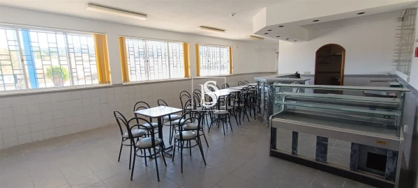 Loja para Arrendamento em Peraboa