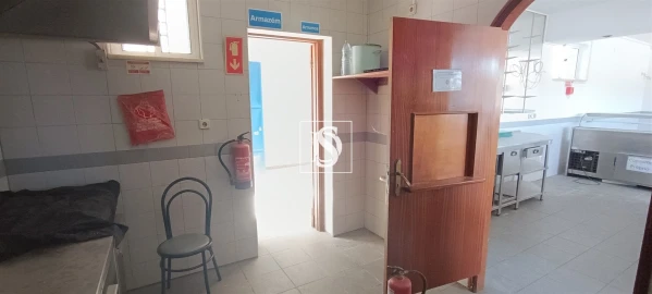 Loja para Arrendamento em Peraboa