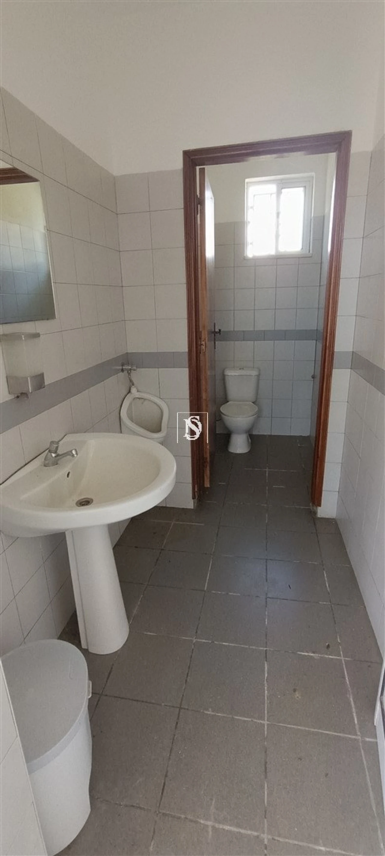 Loja para Arrendamento em Peraboa Foto 25