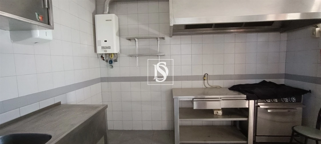 Loja para Arrendamento em Peraboa Foto 36