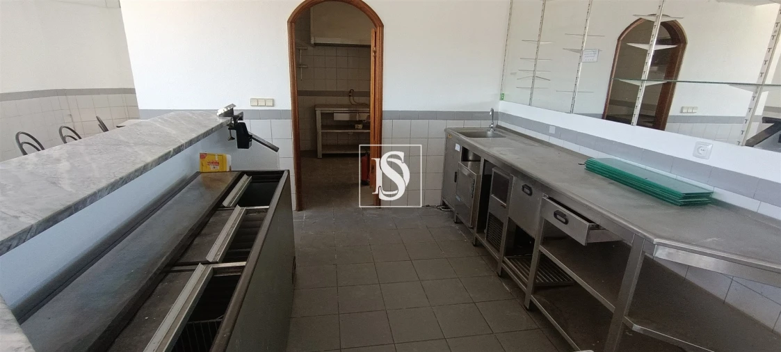 Loja para Arrendamento em Peraboa Foto 35