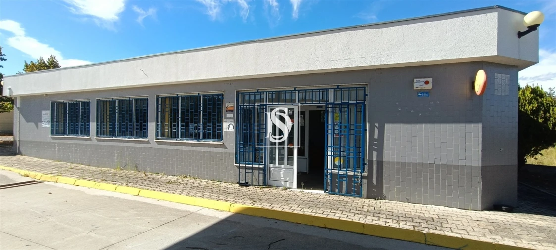 Loja para Arrendamento em Peraboa Foto 21