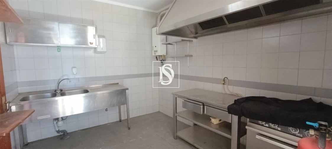 Loja para Arrendamento em Peraboa Foto 37