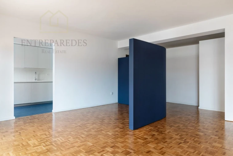 Apartamento T3 para Venda em Cedofeita, Santo Ildefonso, Sé, Miragaia, São Nicolau e Vitória Foto 3