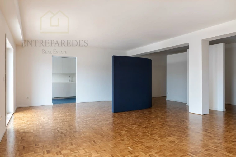 Apartamento T3 para Venda em Cedofeita, Santo Ildefonso, Sé, Miragaia, São Nicolau e Vitória Foto 2