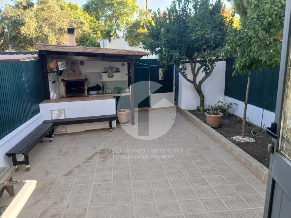 Moradia T3 para Venda em Montenegro Foto 3