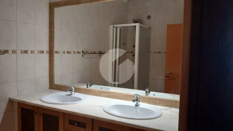 Moradia T3 para Venda em Montenegro