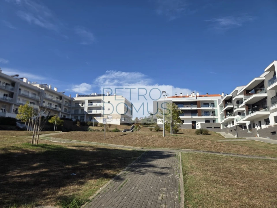 Apartamento T2 para Venda em Parceiros e Azoia Foto 2