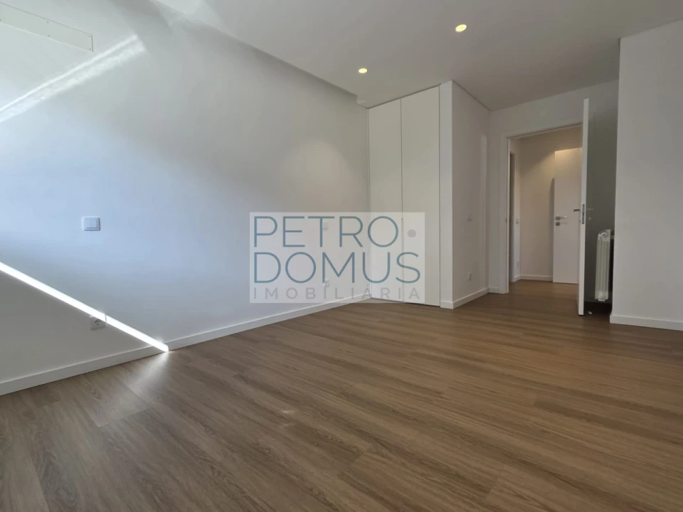 Apartamento T2 para Venda em Parceiros e Azoia Foto 7