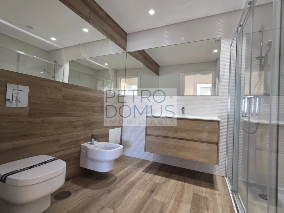 Apartamento T2 para Venda em Parceiros e Azoia Foto 10