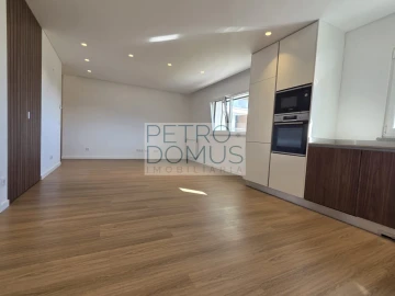 Apartamento T2 para Venda em Parceiros e Azoia