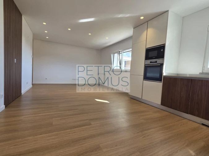 Apartamento T2 para Venda em Parceiros e Azoia Foto 5
