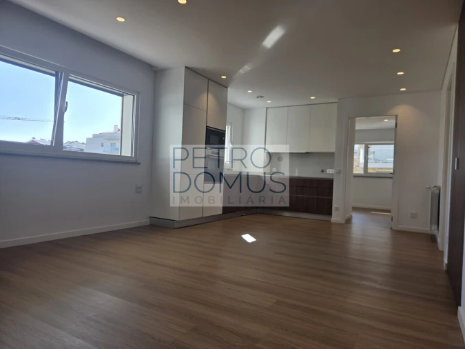 Apartamento T2 para Venda em Parceiros e Azoia Foto 6