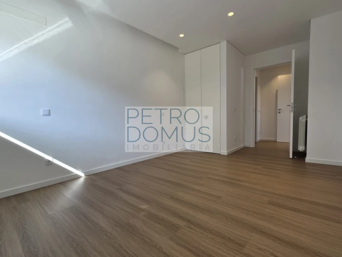 Apartamento T2 para Venda em Parceiros e Azoia Foto 7