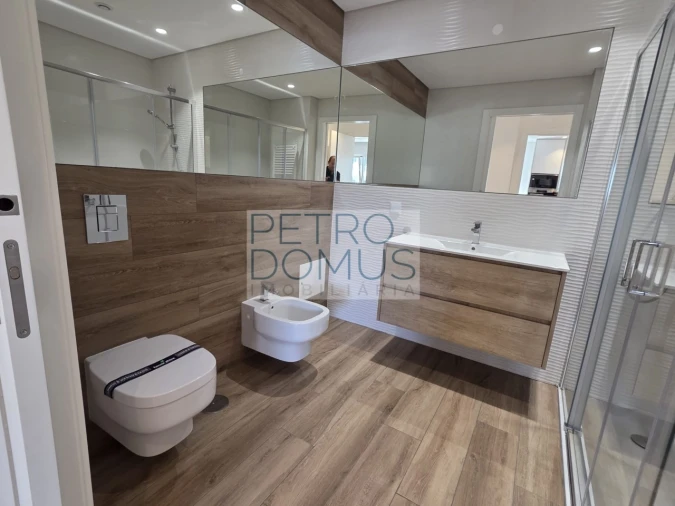Apartamento T2 para Venda em Parceiros e Azoia Foto 11