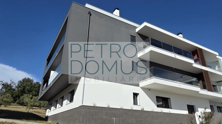 Apartamento T2 para Venda em Parceiros e Azoia
