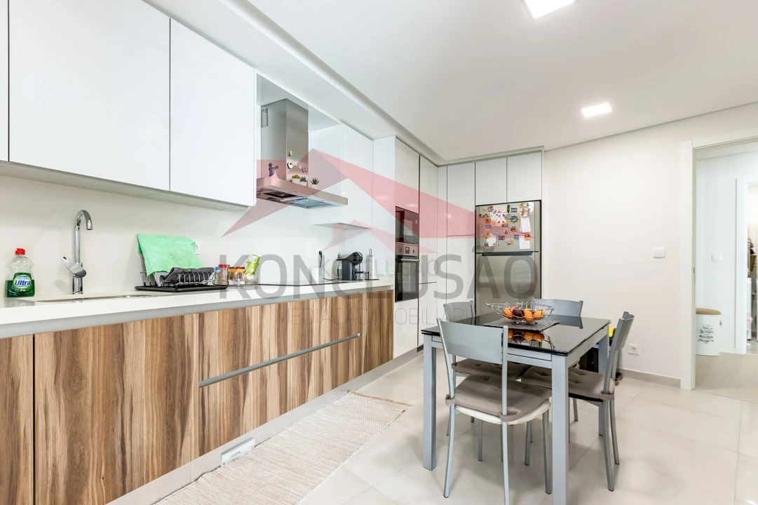 Apartamento T3 para Venda em Póvoa de Santa Iria e Forte da Casa Foto 1
