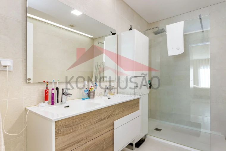 Apartamento T3 para Venda em Póvoa de Santa Iria e Forte da Casa Foto 17