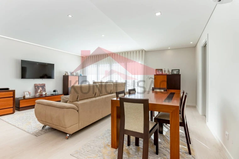 Apartamento T3 para Venda em Póvoa de Santa Iria e Forte da Casa Foto 5