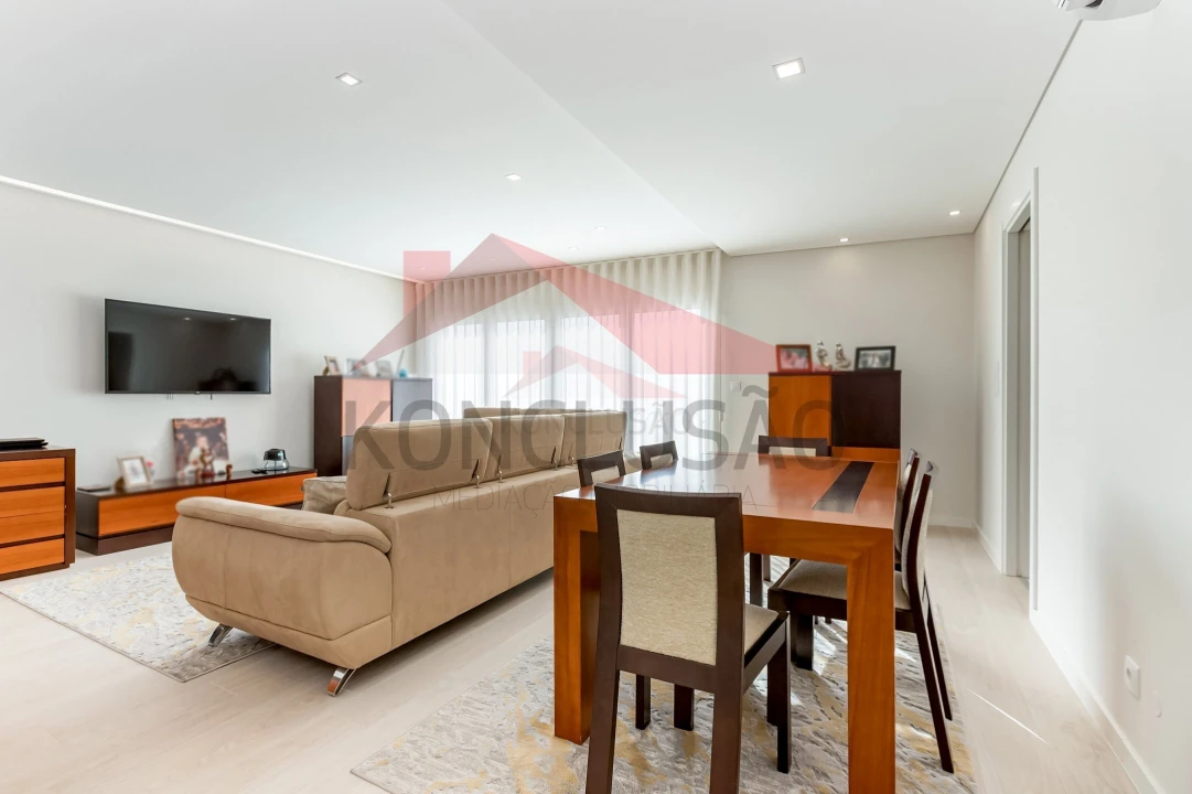 Apartamento T3 para Venda em Póvoa de Santa Iria e Forte da Casa Foto 5