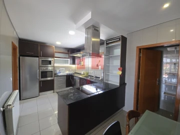 Moradia T5 para Venda em Enxara do Bispo, Gradil e Vila Franca do Rosário
