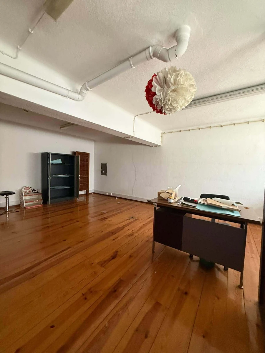 Loja para Arrendamento em São João Baptista e Santa Maria dos Olivais Foto 7