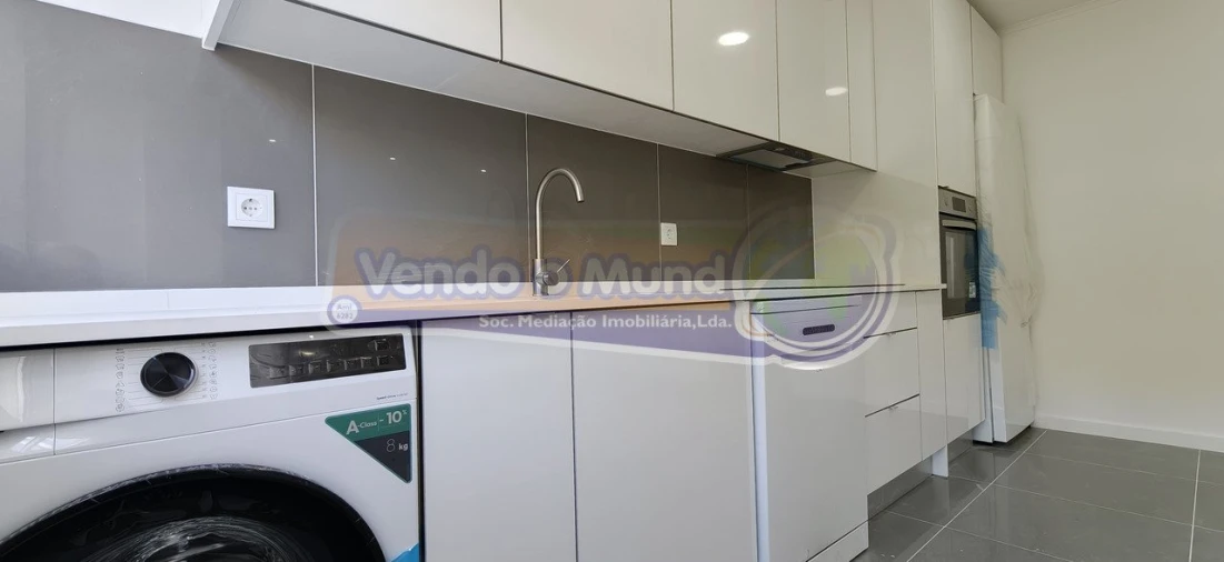 Apartamento T2 para Venda em Venteira Foto 4