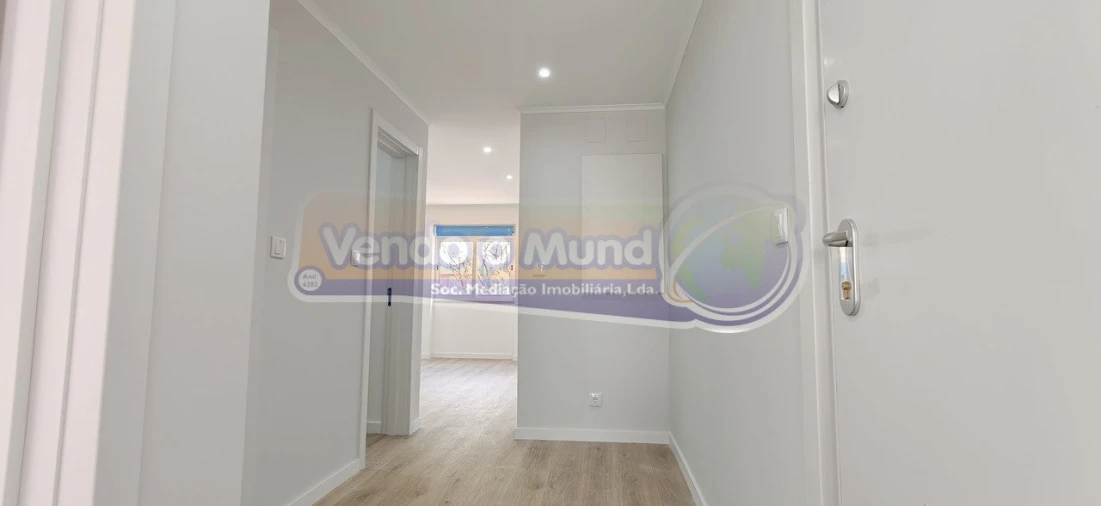 Apartamento T2 para Venda em Venteira Foto 8