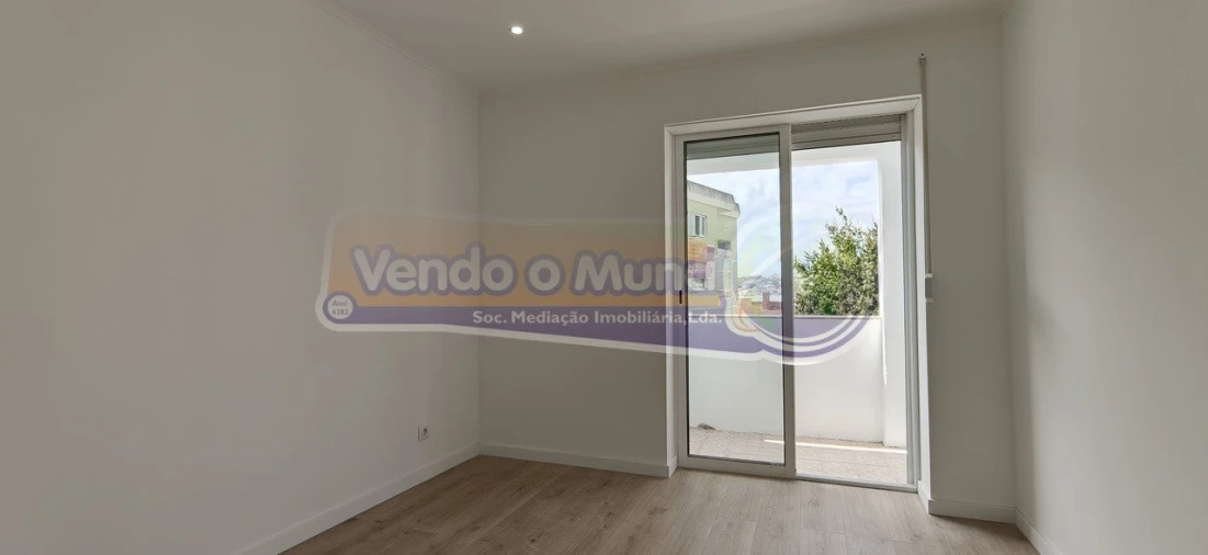 Apartamento T2 para Venda em Venteira Foto 10
