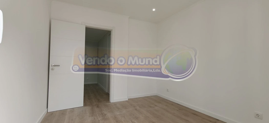 Apartamento T2 para Venda em Venteira Foto 9