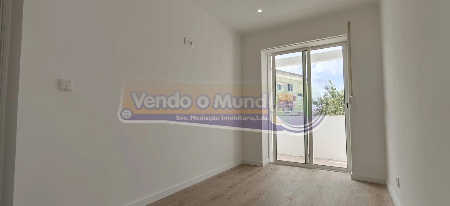 Apartamento T2 para Venda em Venteira Foto 15
