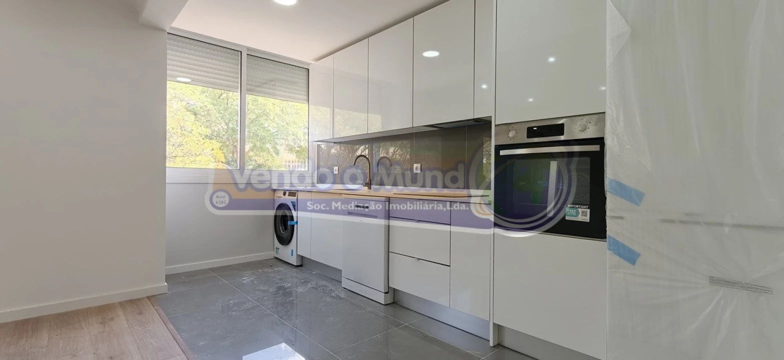 Apartamento T2 para Venda em Venteira Foto 2