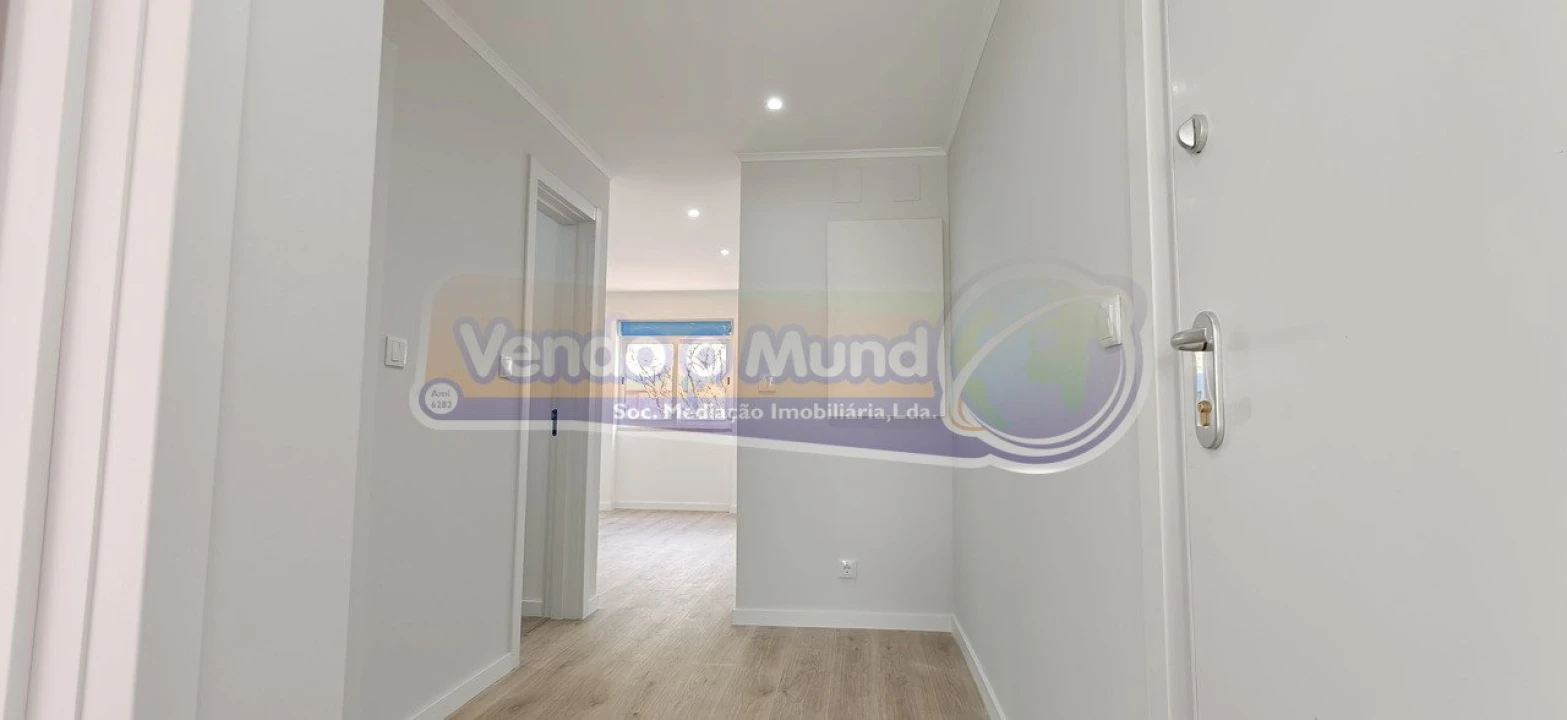 Apartamento T2 para Venda em Venteira Foto 8