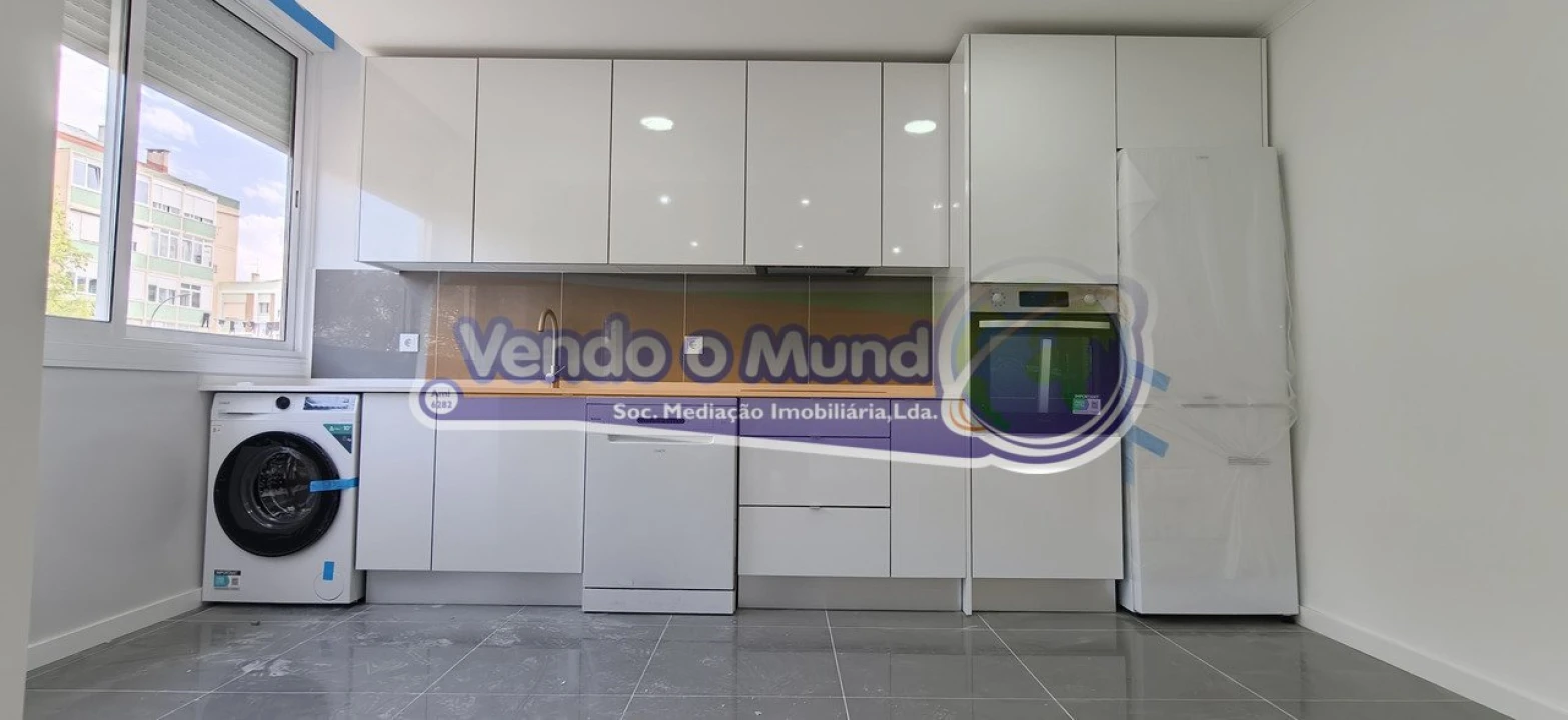 Apartamento T2 para Venda em Venteira Foto 3