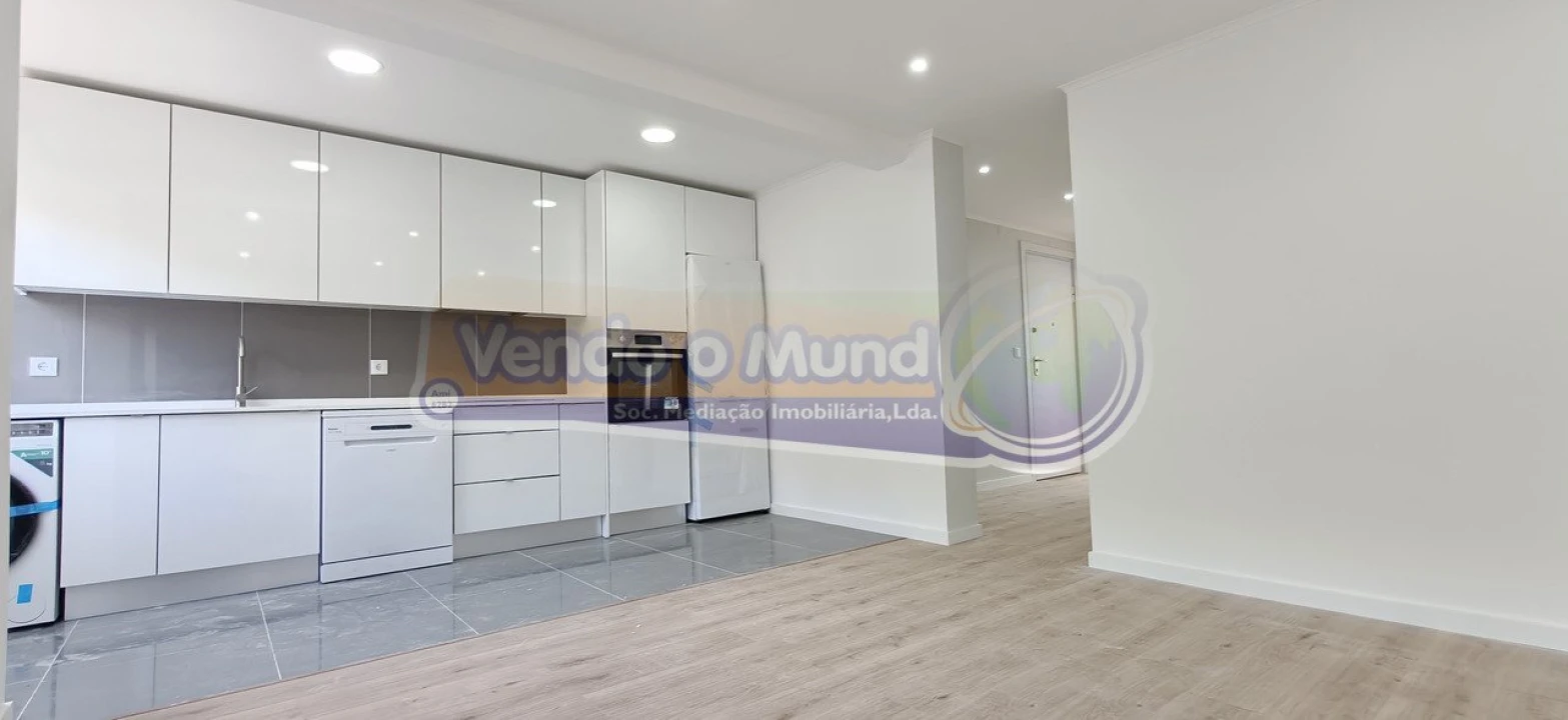 Apartamento T2 para Venda em Venteira Foto 5