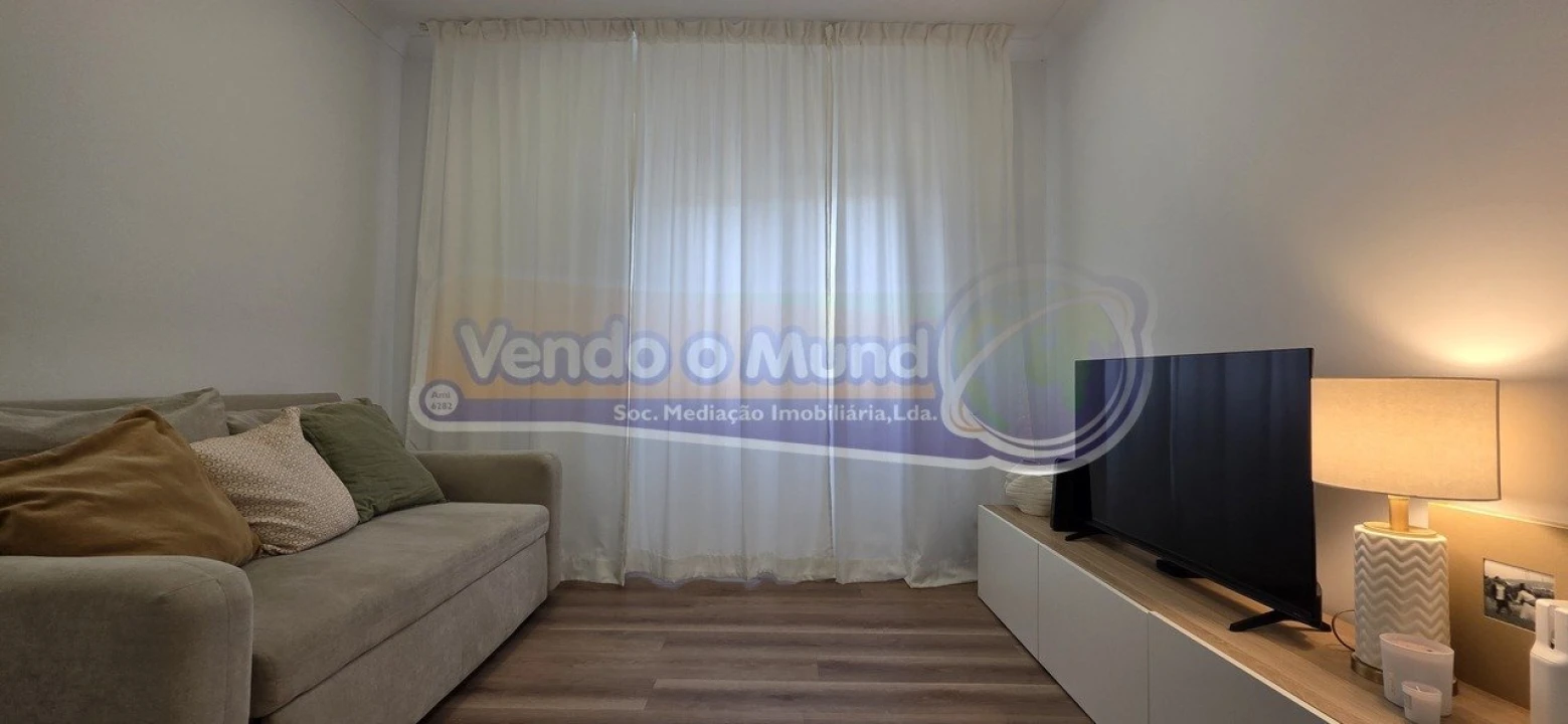 Apartamento T1 para Venda em Póvoa de Santa Iria e Forte da Casa Foto 4