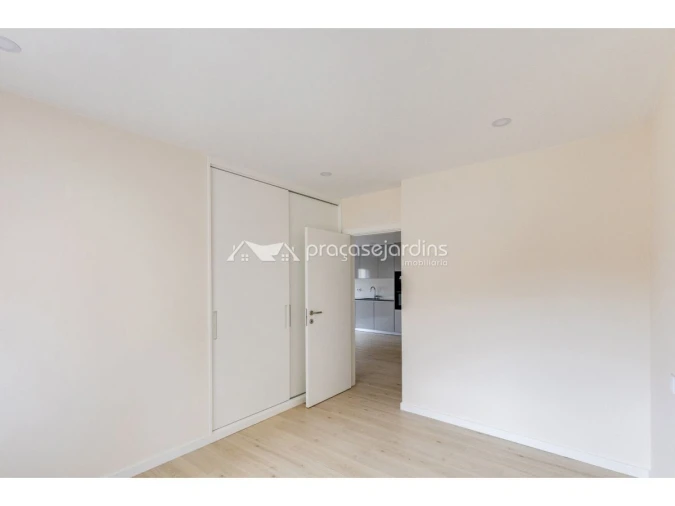 Apartamento T2 para Venda em Coimbrão Foto 6