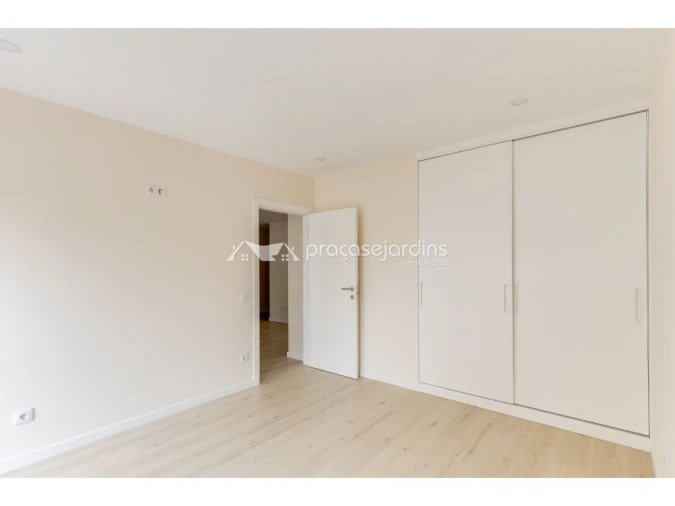 Apartamento T2 para Venda em Coimbrão Foto 8