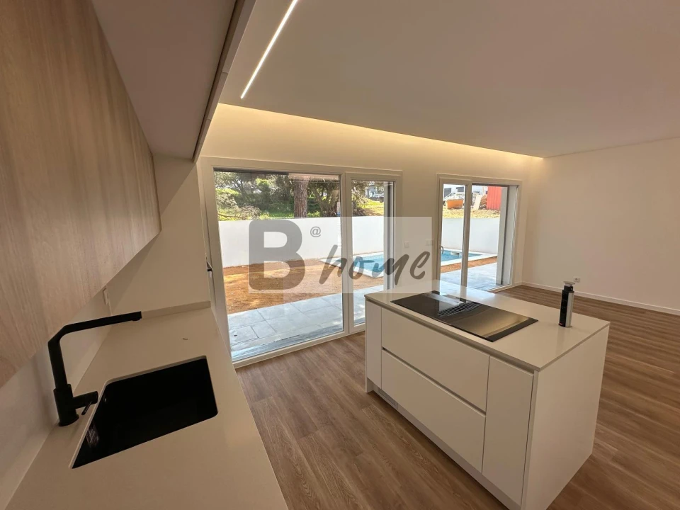Moradia T3 para Venda em Charneca de Caparica e Sobreda Foto 3