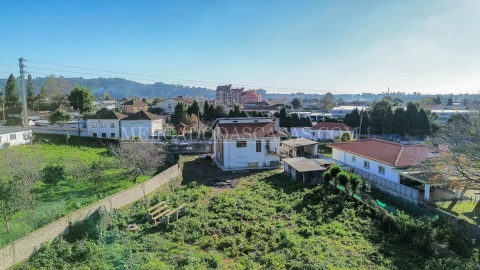 Moradia T4 para Venda em Santa Maria de Lamas