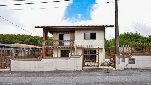 Moradia T4 para Venda em Santa Maria de Lamas