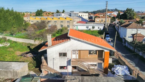 Moradia T4 para Venda em Santa Maria de Lamas